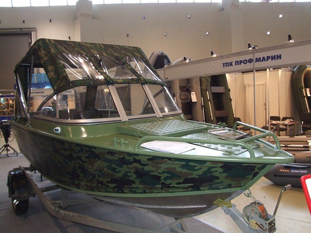 Моторно-гребная лодка ДМБ-480Т