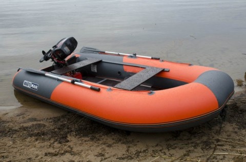 Надувная лодка BoatsMan BT330К