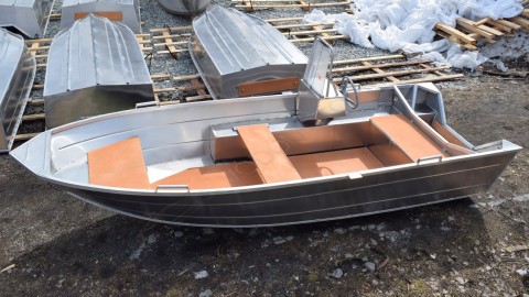 Алюминиевая лодка Алюмакс-415 с консолью